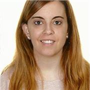 Profesora imparte clases de matemáticas o cualquier otra materia en Educación Primaria